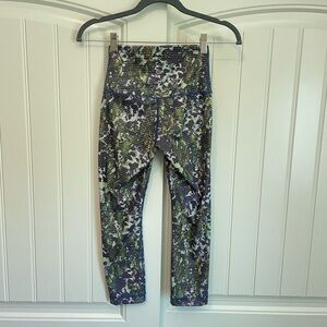 Lululemon Wunder Under II Floral Dot Crop high rise Leggings Size 4